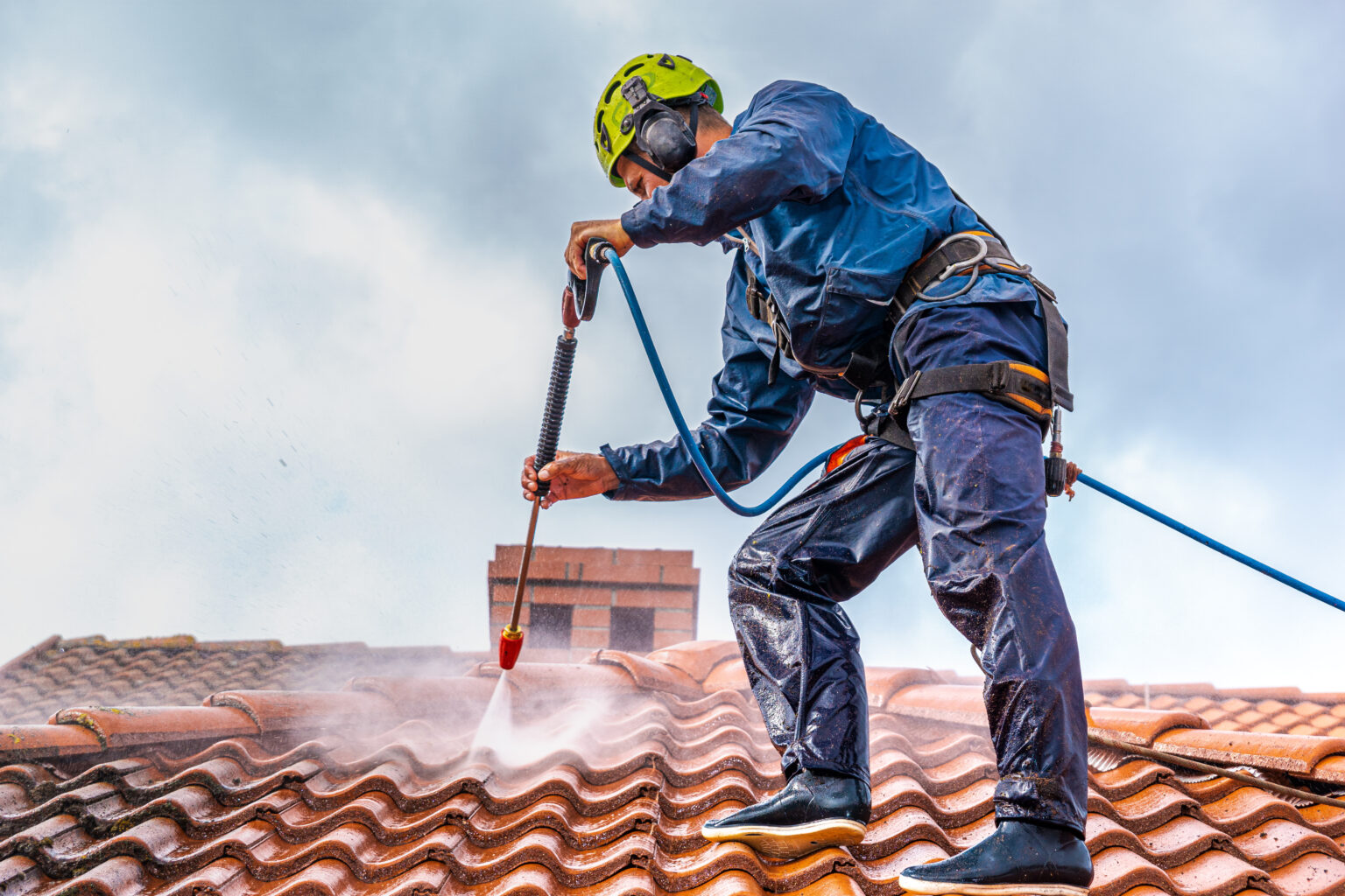 The Top 7 Practices The Pros Use To Clean Your Roof